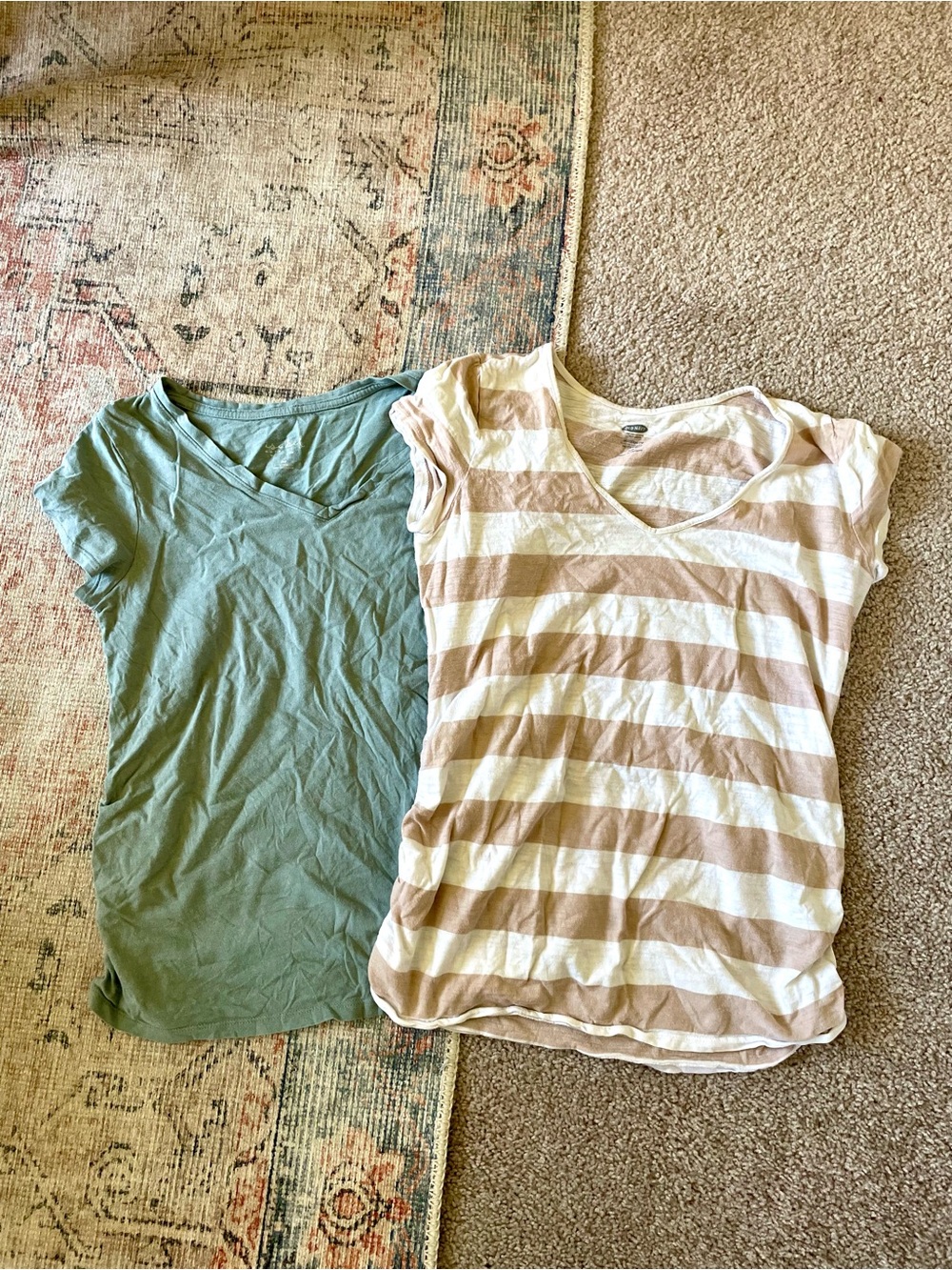 Old Navy & Isabel Maternity V-Neck‎ Tee Bundle